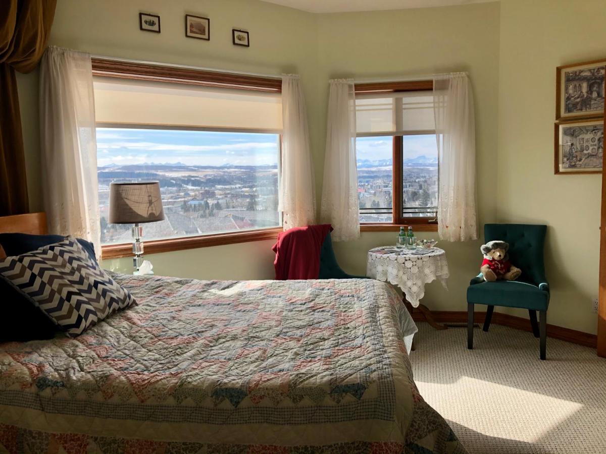 Rocky Mountain View Bed & Breakfast コクラン エクステリア 写真