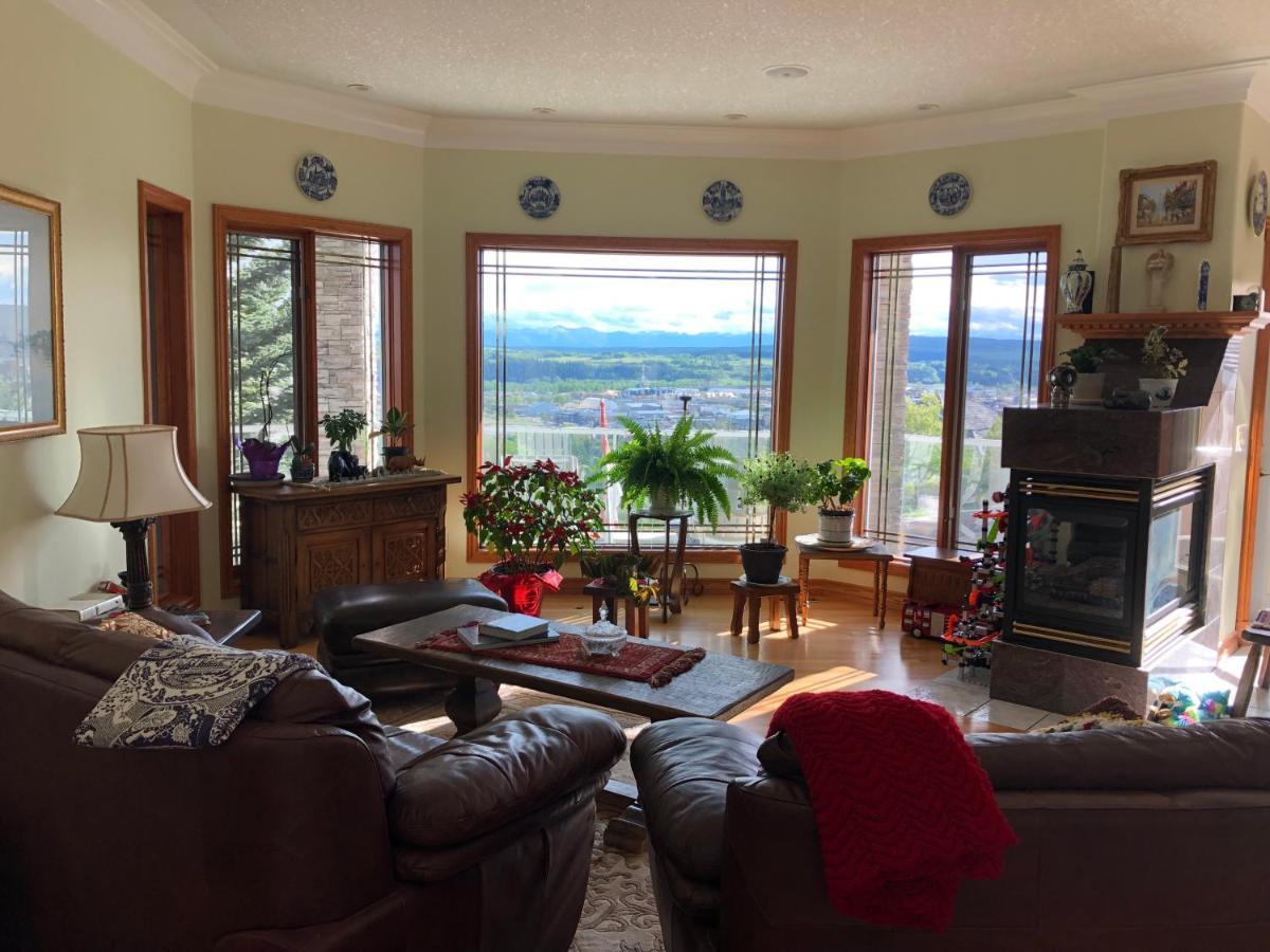 Rocky Mountain View Bed & Breakfast コクラン エクステリア 写真