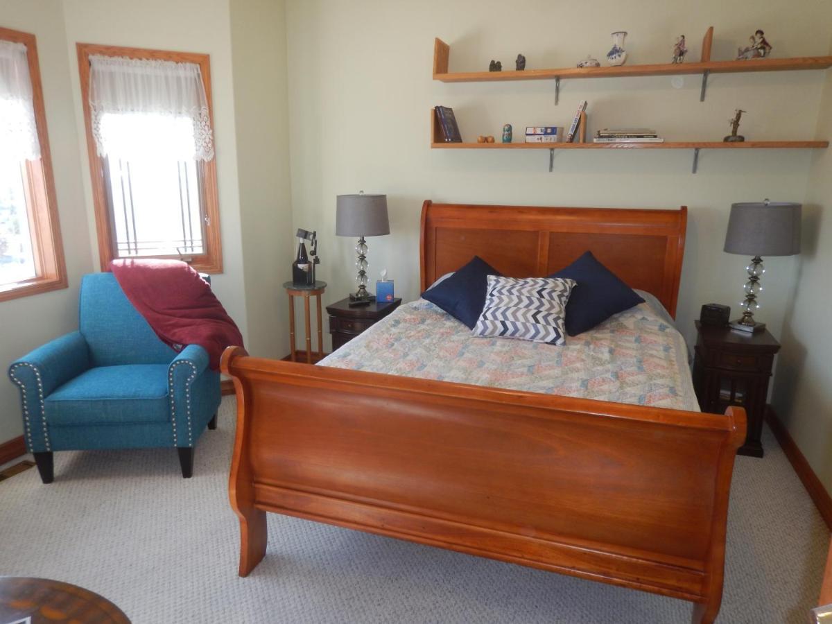 Rocky Mountain View Bed & Breakfast コクラン エクステリア 写真