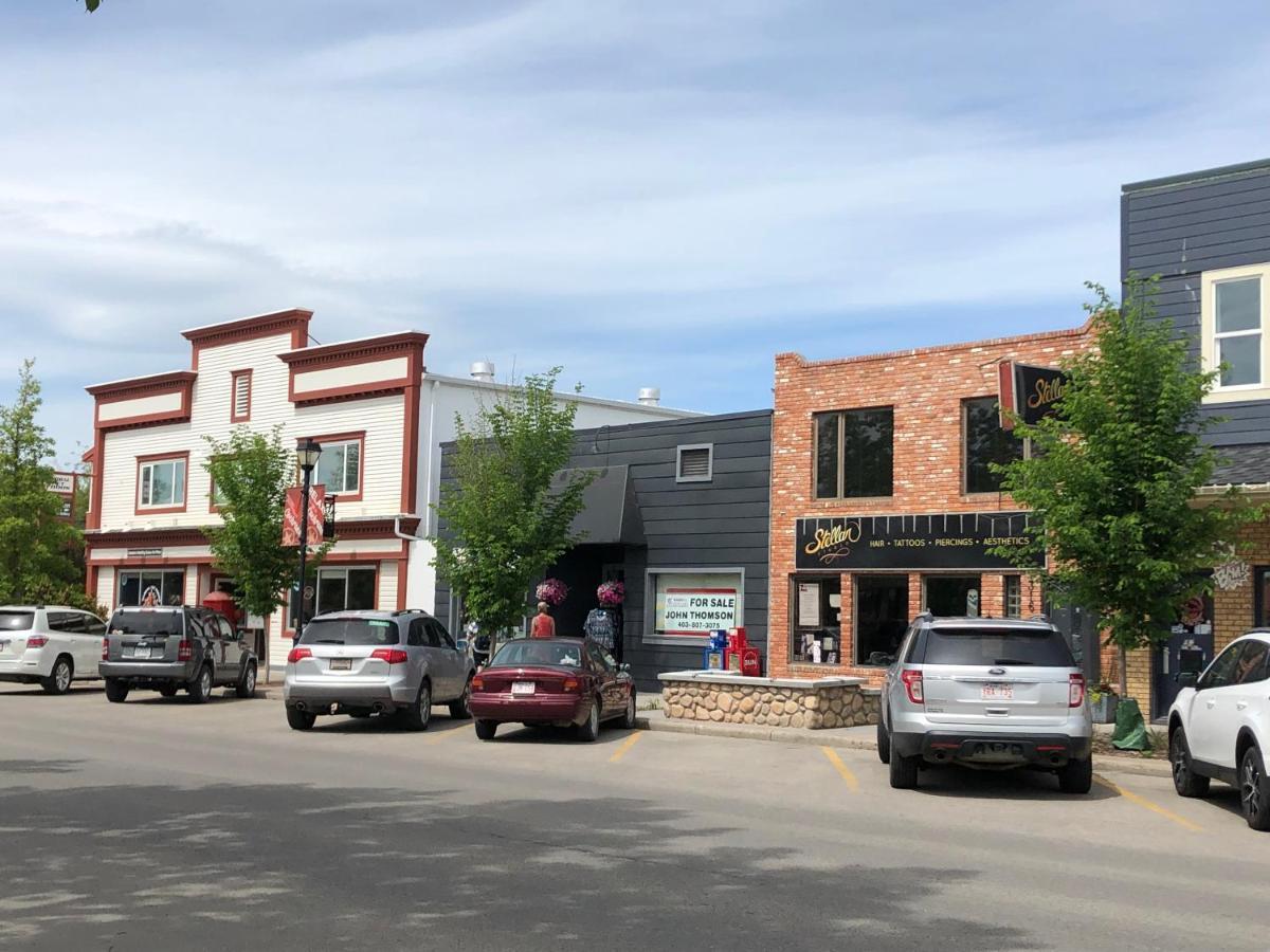 Rocky Mountain View Bed & Breakfast コクラン エクステリア 写真