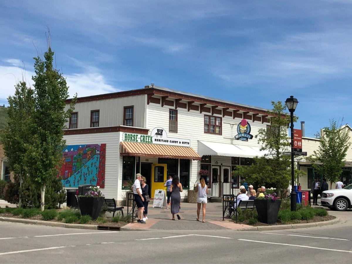 Rocky Mountain View Bed & Breakfast コクラン エクステリア 写真