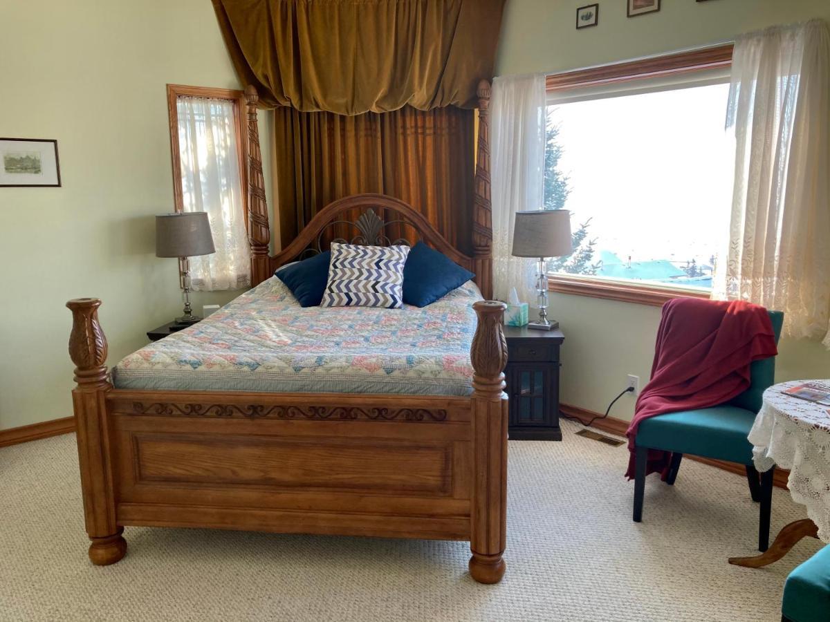 Rocky Mountain View Bed & Breakfast コクラン エクステリア 写真